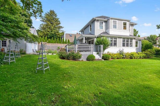 Building Photo - 25 Soundview Ave