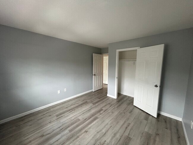 Building Photo - 32 Maple Crest Cir