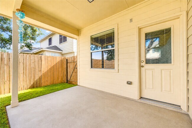 Building Photo - 6030 Starbrook Creek Dr