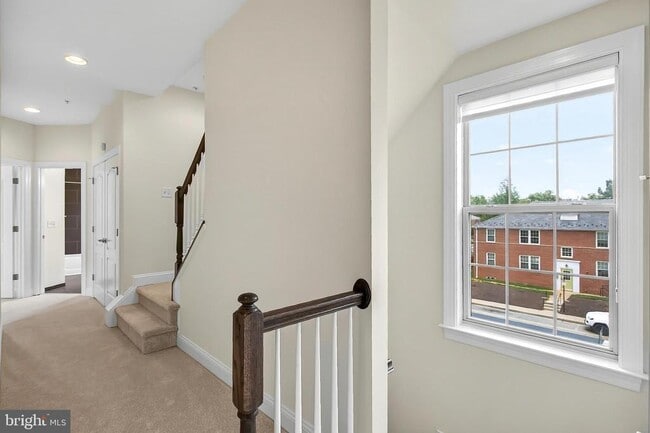 Building Photo - 322 N George Mason Dr