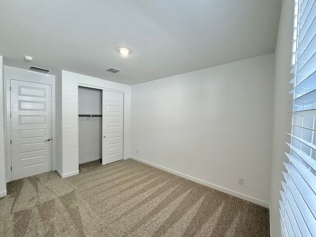 Building Photo - MOVE IN READY! New 5-Bedroom Home in Goody...