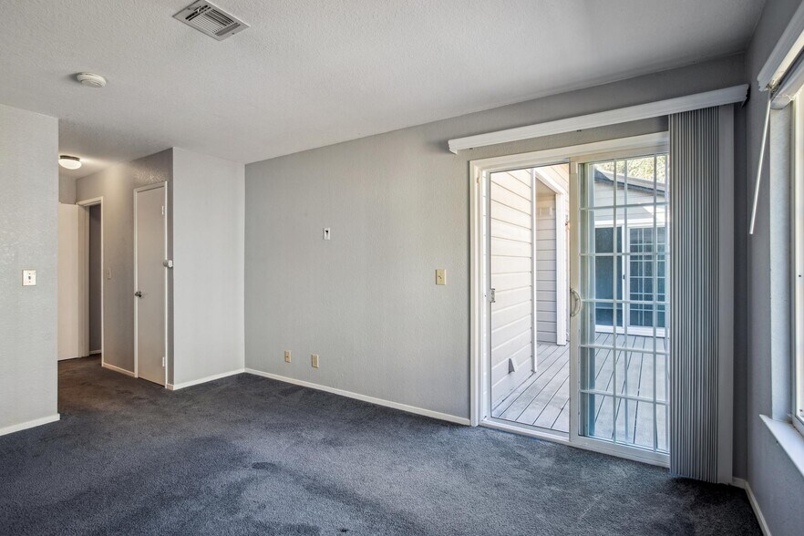 Building Photo - 600 Canyon Oaks Dr