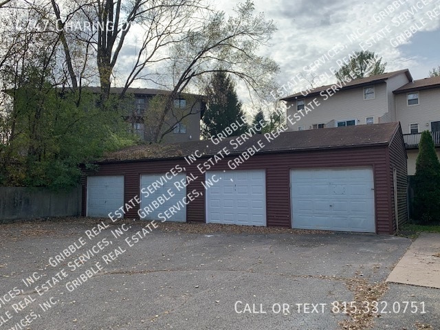 Building Photo - 4747 Charing Dr