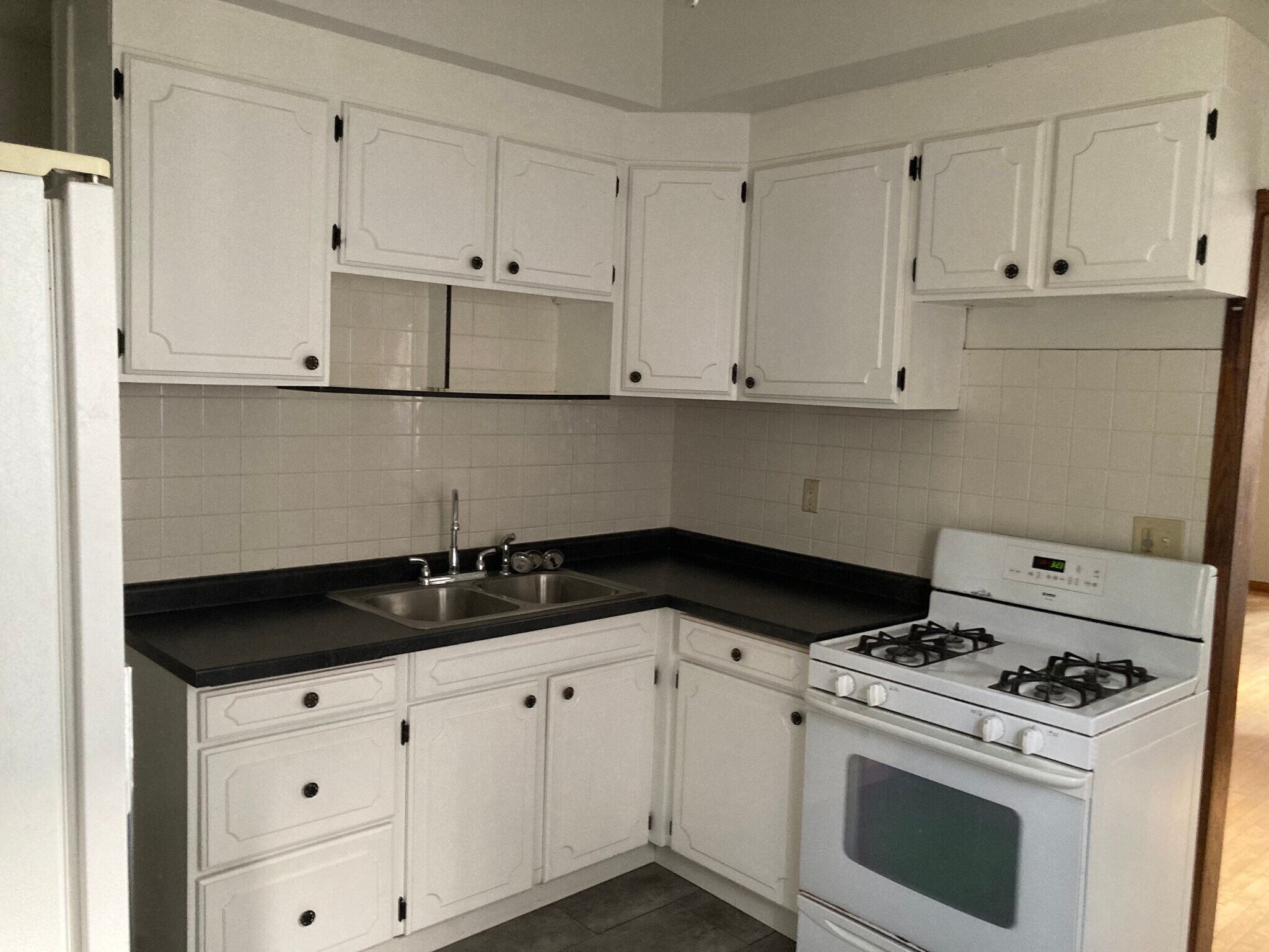 Kitchen - 712 6th St NE