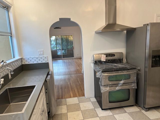 Building Photo - 926 S Curson Ave