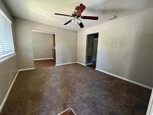 Building Photo - 732 Pointe Ct