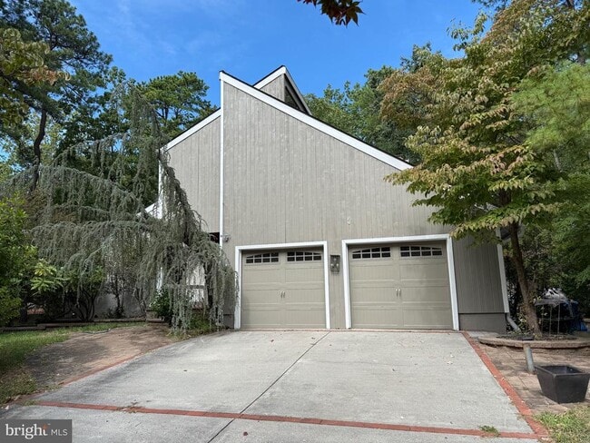Building Photo - 4 Hazelhurst Dr