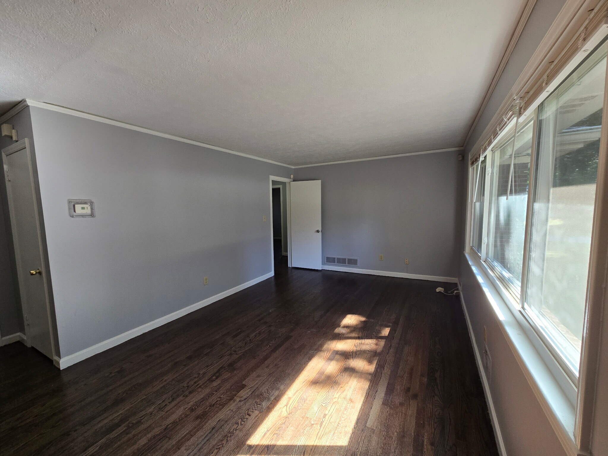 Building Photo - 2297 Glendale Dr
