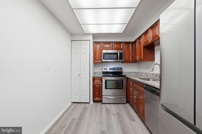 Building Photo - 7651 Tremayne Pl