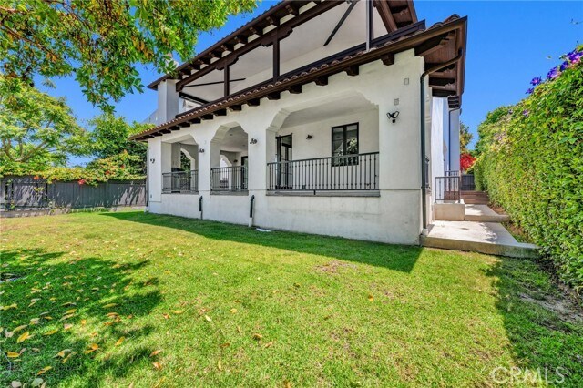 Building Photo - 221 Vía Alameda