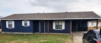 Building Photo - 2807 Breezewood Dr