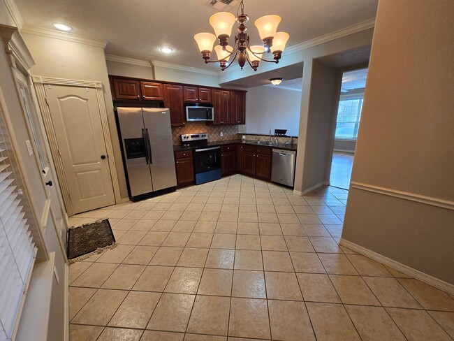 Building Photo - College Station - 2 bed - 2 1/2 bath Townh...