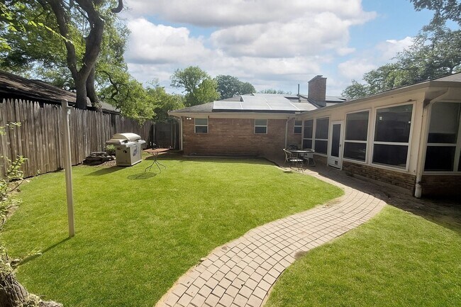 Building Photo - 3-Bedroom Home for Lease in Grand Prairie – 2,331 Sq Ft