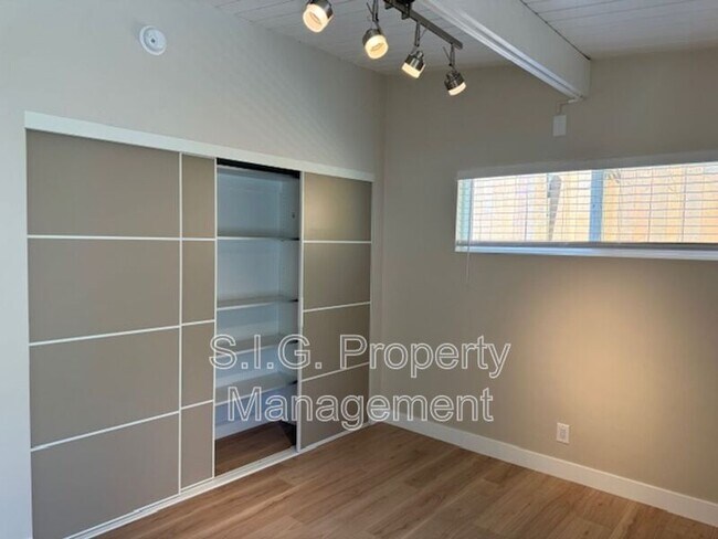 Building Photo - 5147 Cloud Ave