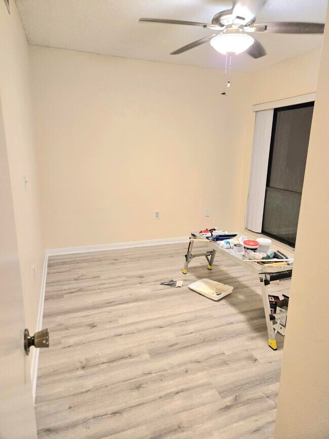 Building Photo - 7 Hembury Ln
