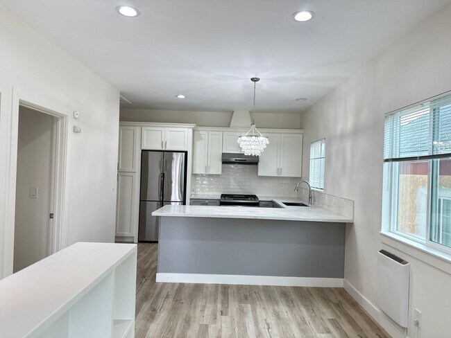 Building Photo - 1464