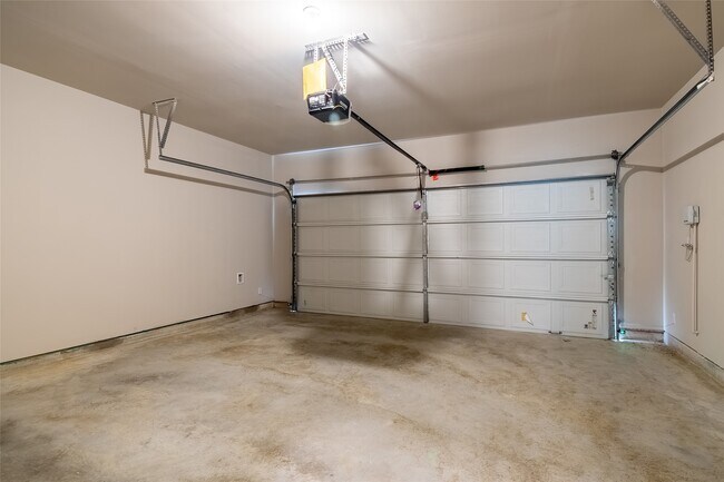 Building Photo - 2413 Tavo Trails Dr