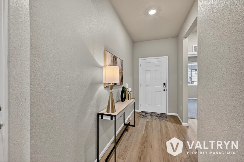 Building Photo - 13375 Valley Peak Dr