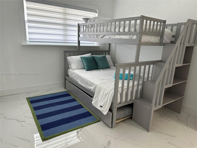 Building Photo - 4531 SW 42nd Terrace