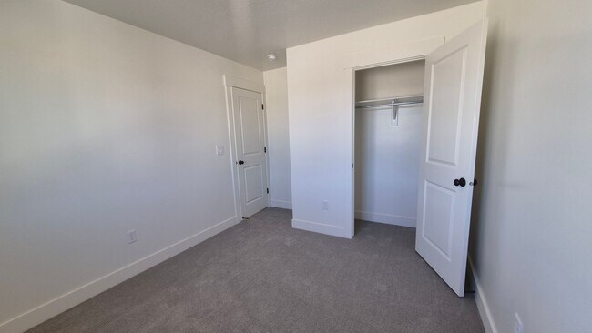 Building Photo - 5673 S Weehawken Ln