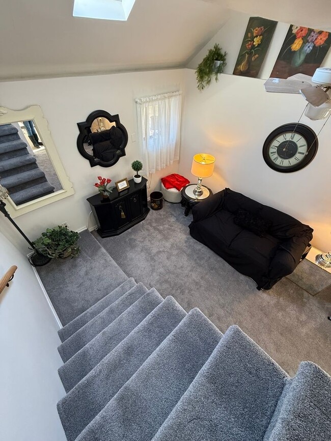 Building Photo - Charming Cottage in Newportville