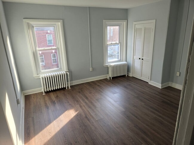 Building Photo - 1317 W 3rd St