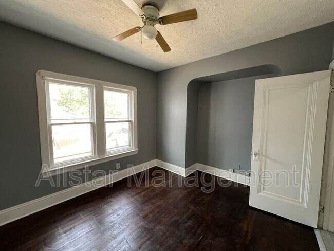 Building Photo - 3257 E 139th St