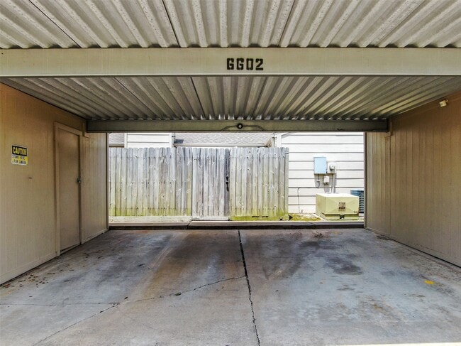 Building Photo - 6602 Montauk Dr