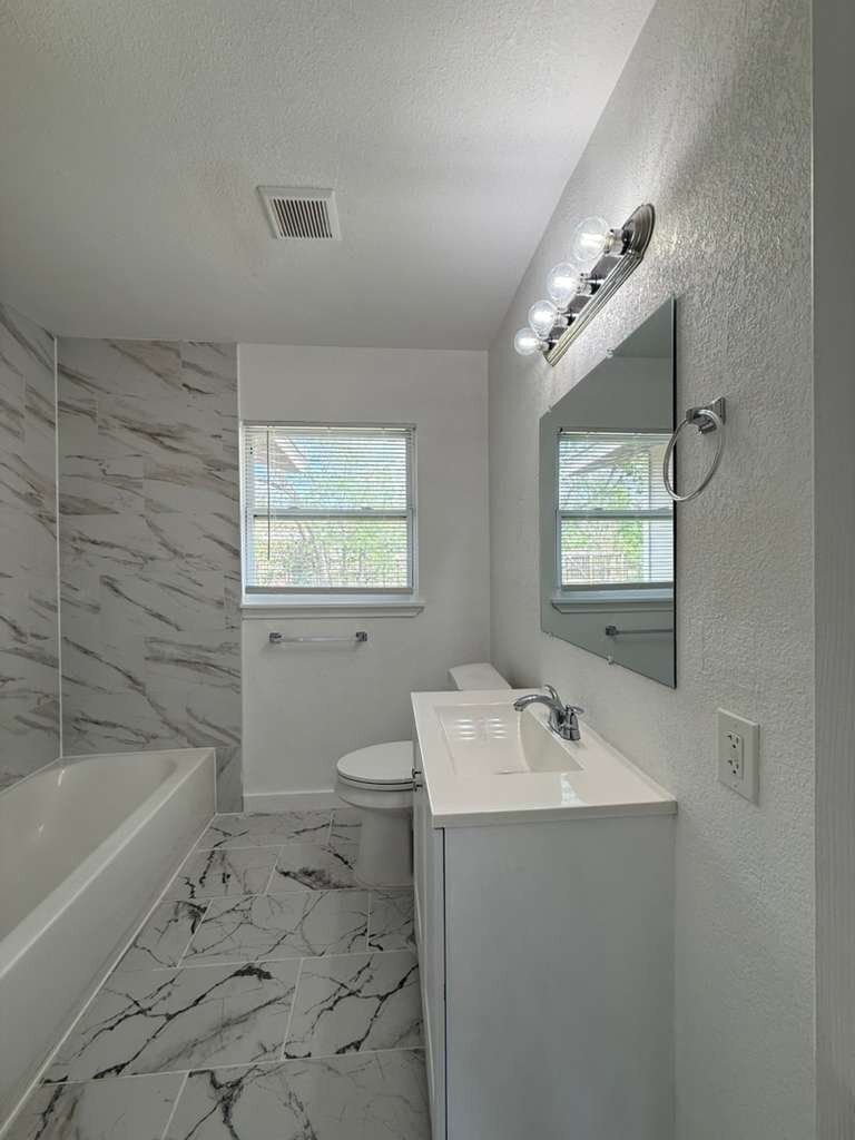 Building Photo - 339 Brettonwood Dr