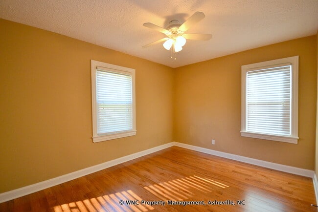 Building Photo - 17 Morris St