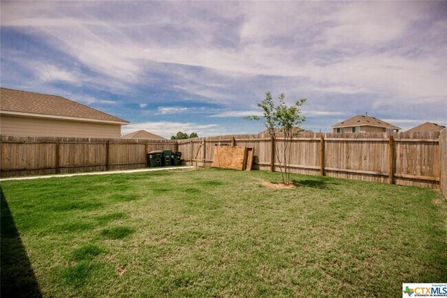 Building Photo - 242 Mossycup Dr