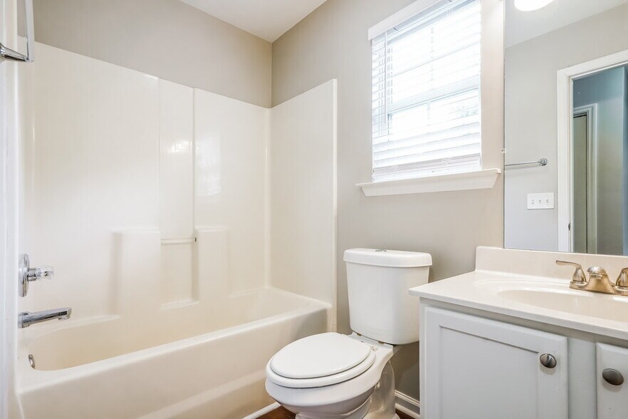 Building Photo - 2838 Candlewicke Dr