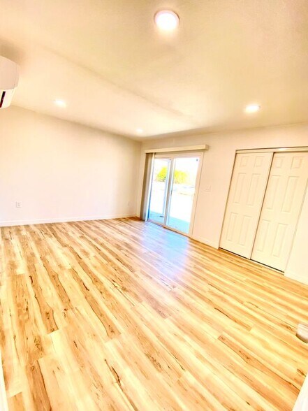 Building Photo - 24729 Roxbury Rd