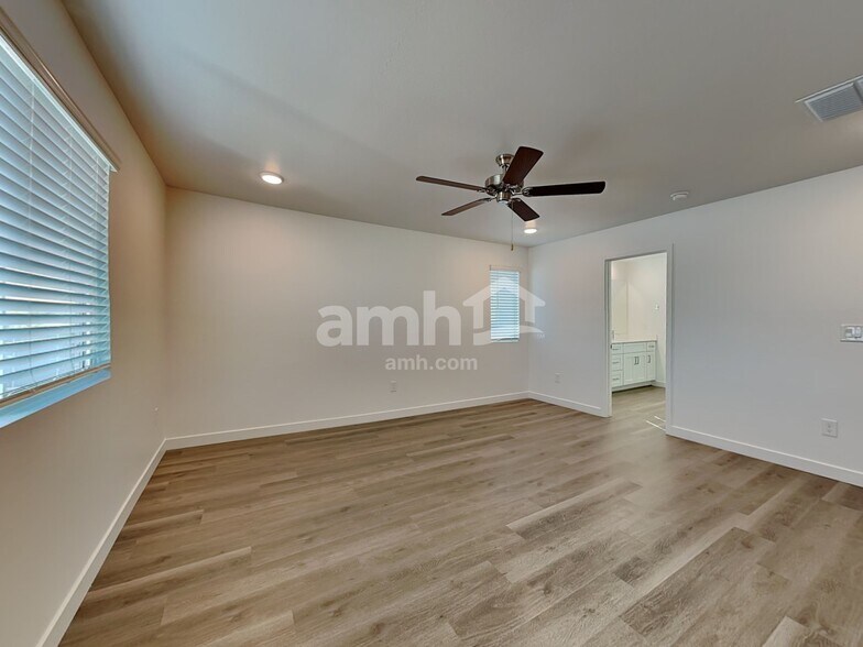 Building Photo - 4511 S 97th Dr