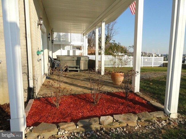 Building Photo - 1219 Bayside Rd