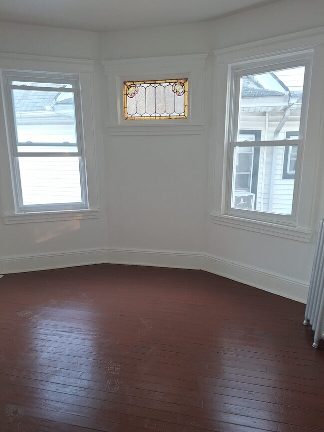 Building Photo - 18 Lowden St