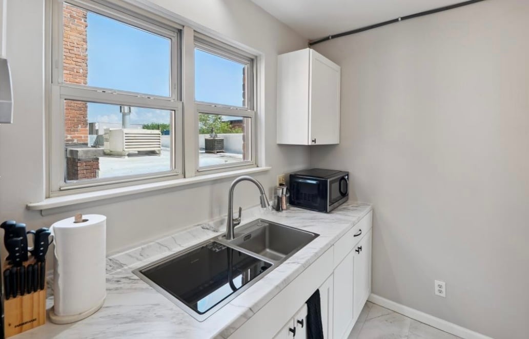 Building Photo - 100 S Ann Arbor St