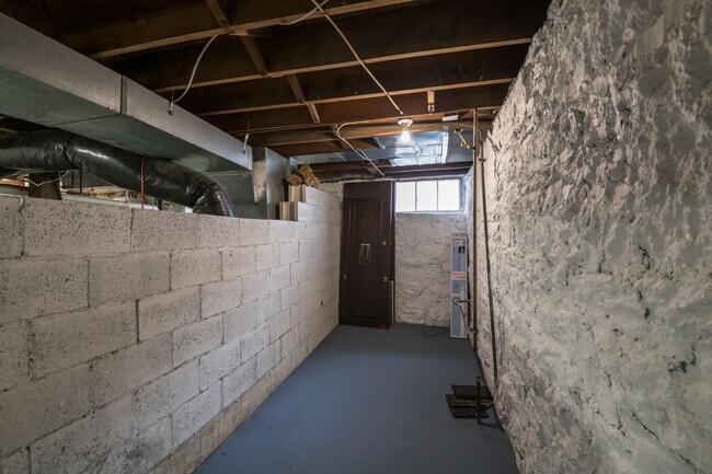 Building Photo - 1378 Fontaine Rd