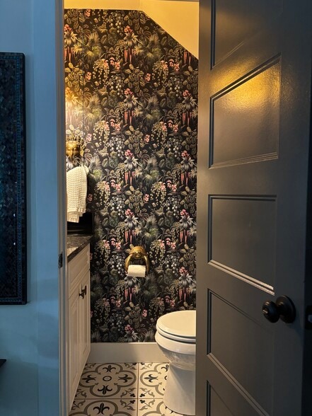 interior-downstairs WC - 4244 Holmes St