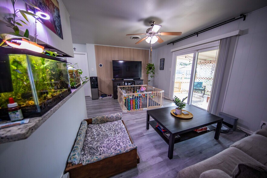 Building Photo - 4918 Seabreeze Dr