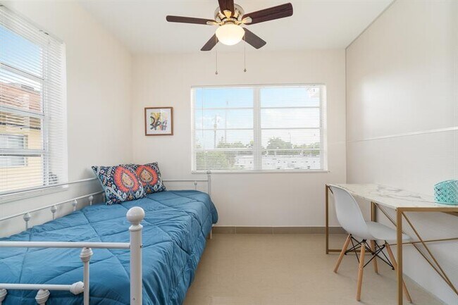 Building Photo - 620 NE 2nd Ct