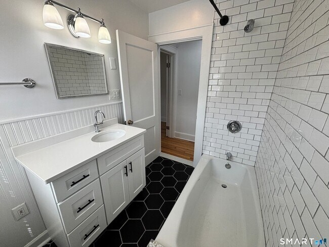 Building Photo - 10 Glendenning St