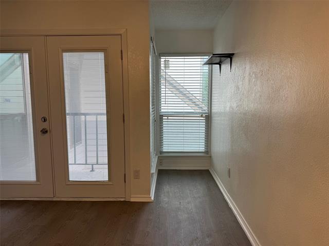 Building Photo - 2301 Balsam Dr