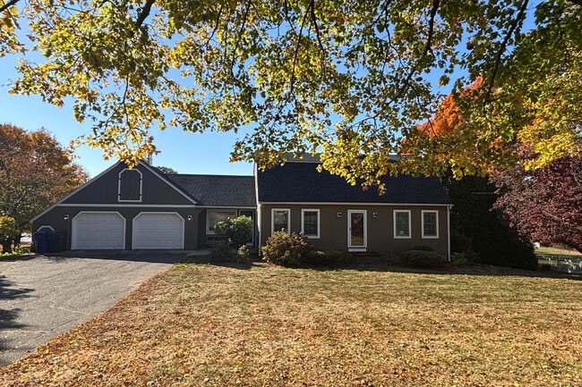 Building Photo - 1241 Halladay Ave W