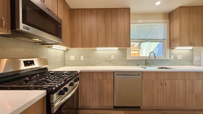 Building Photo - 1319 Hubbard Ave