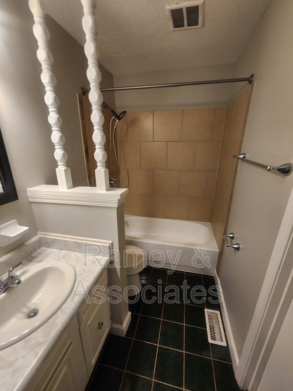 Building Photo - 1700 Cimmaron Trail