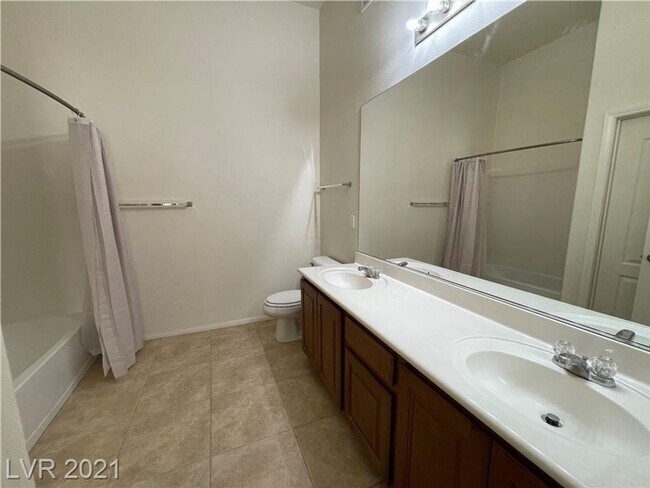 Building Photo - Gated 2 bedroom Southwest Condo