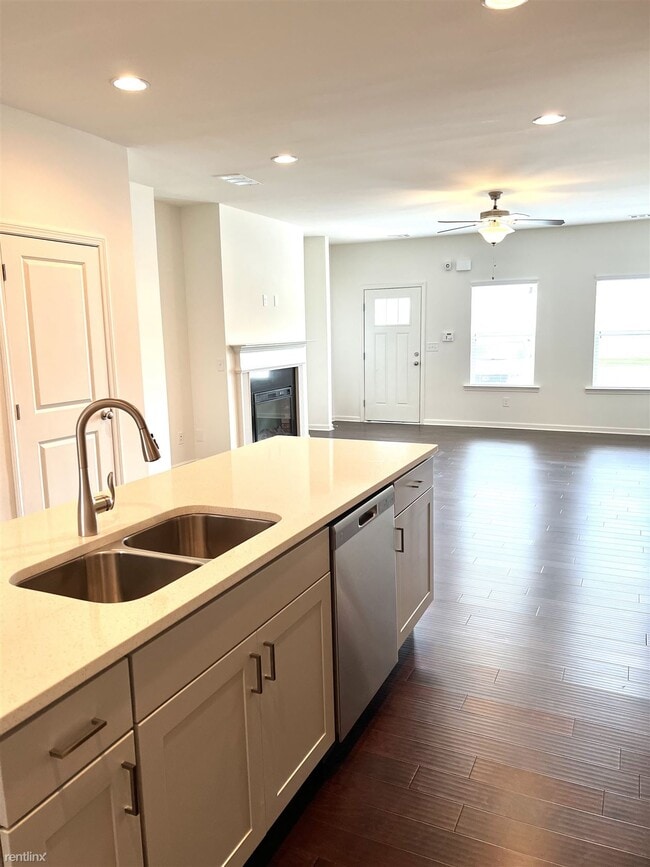 Building Photo - 2 br, 2.5 bath Townhome - 911 Ambient Way