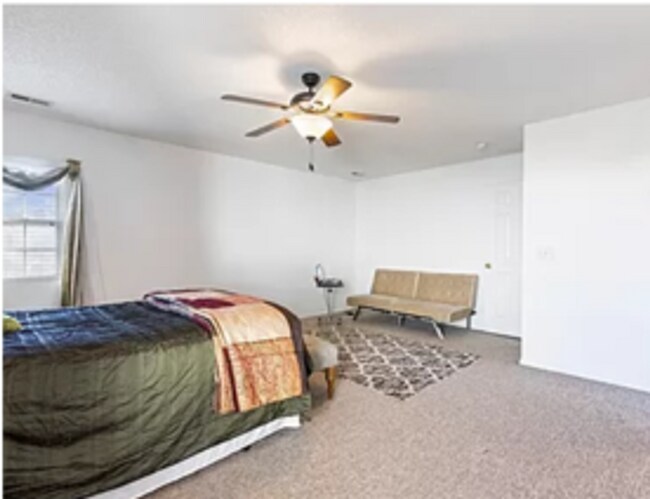 Building Photo - 825 Ashleaf Dr