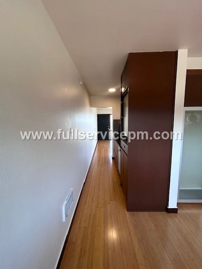 Building Photo - Alki Beach Living! Comfy 1 BD! Puget Sound Views! Super Sunsets!